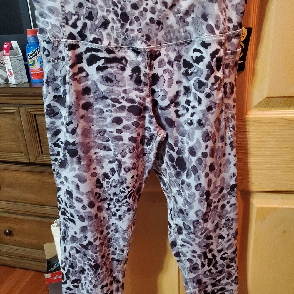 Brand new large Champion Capri with pocket